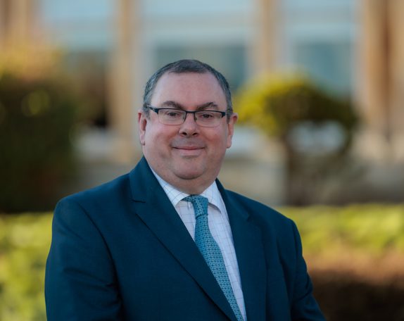 Head and shoulders photograph pf Darren Mernagh