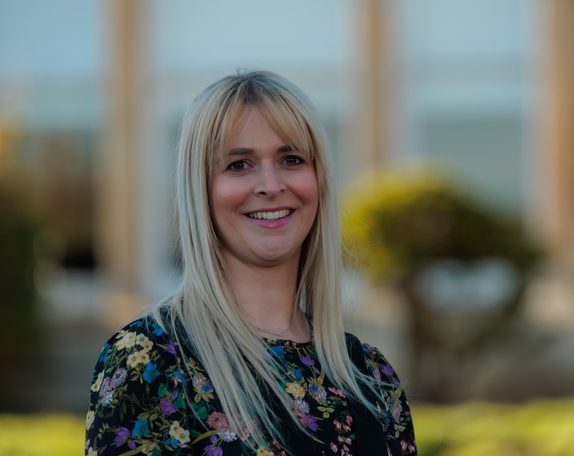 Head and shoulders photo of Emma Holness