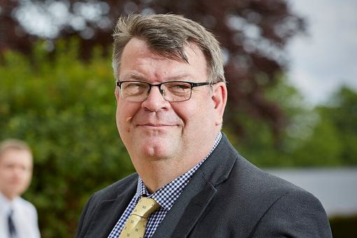 Head and shoulders portrait photograph of Peter Gale.