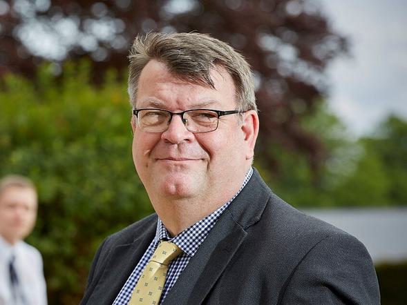 Head and shoulders portrait photograph of Peter Gale.
