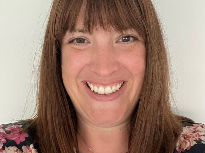 Head and shoulders portrait photo of Emma Kennett